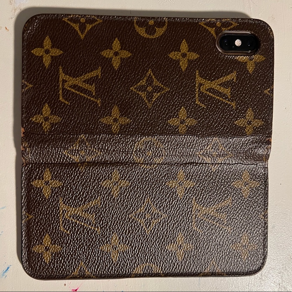 Louis Vuitton iPhone X/XS Folio - Picture 2 of 9